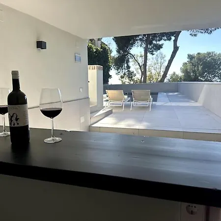 Privada Con Piscina En Villa Malaga