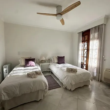 Privada Con Piscina En Villa *