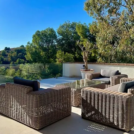 Privada Con Piscina En Villa