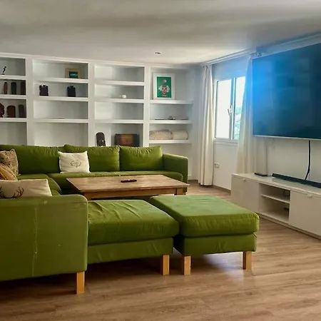 Villa Privada Con Piscina En *