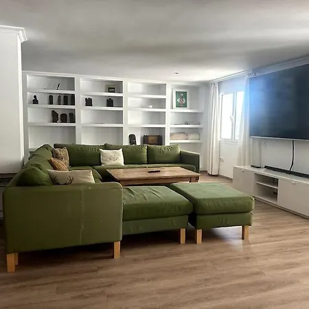Privada Con Piscina En Villa Malaga