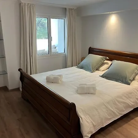 Villa Privada Con Piscina En *