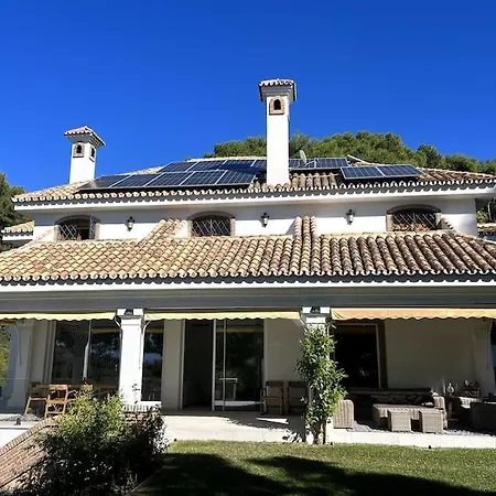 Privada Con Piscina En Villa Malaga
