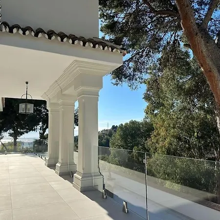 Privada Con Piscina En Villa Malaga