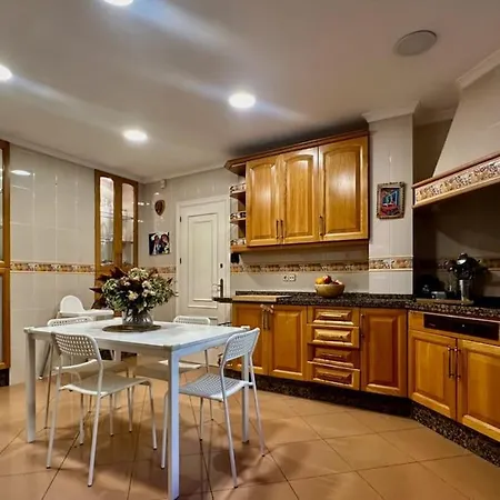 Privada Con Piscina En Villa Malaga