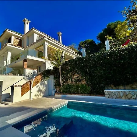 Privada Con Piscina En Villa