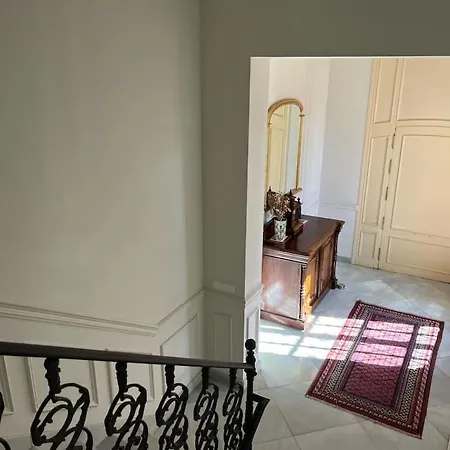 Villa Privada Con Piscina En *
