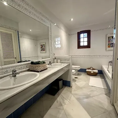 Privada Con Piscina En * Malaga