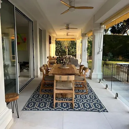 Privada Con Piscina En Villa Malaga